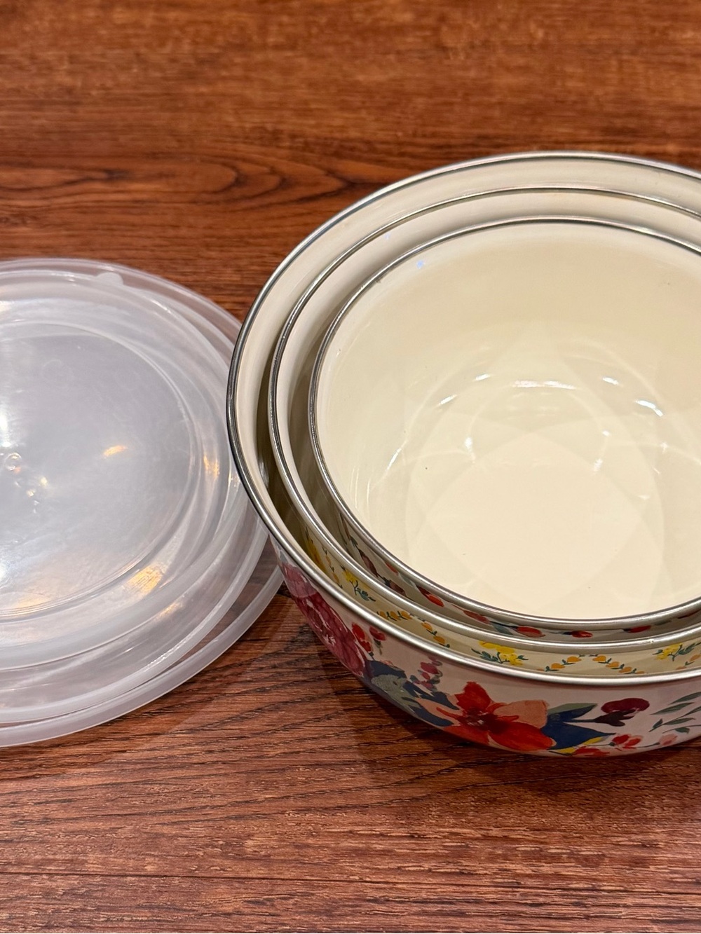 The Pioneer Woman Floral Ceramic Nesting Bowls with Clear Lids - Cream & Red